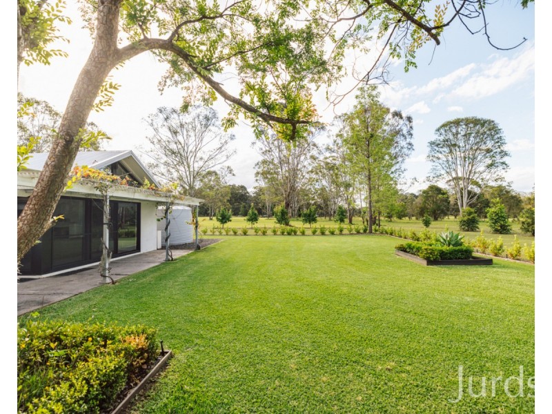 19 Brickmans Lane, Lovedale NSW 2325