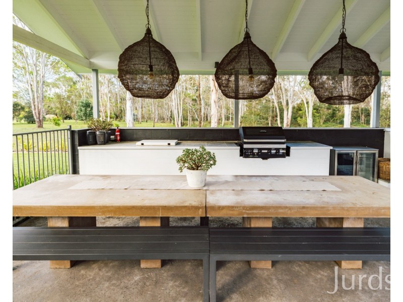 19 Brickmans Lane, Lovedale NSW 2325