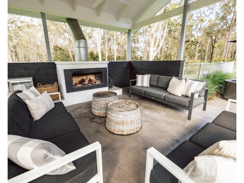 19 Brickmans Lane, Lovedale NSW 2325