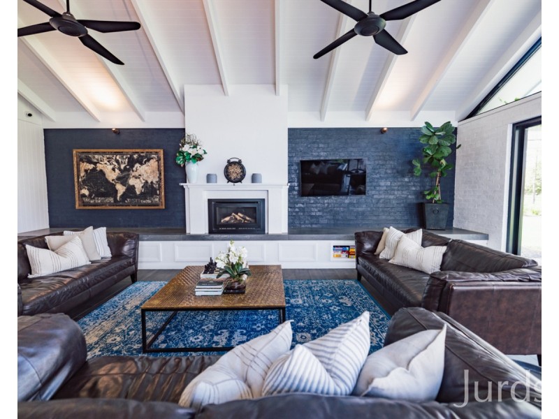 19 Brickmans Lane, Lovedale NSW 2325