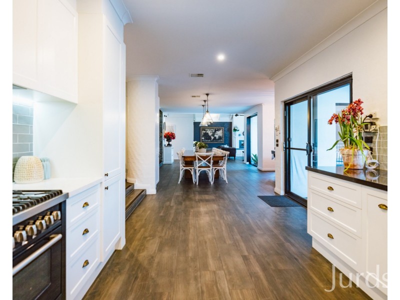 19 Brickmans Lane, Lovedale NSW 2325