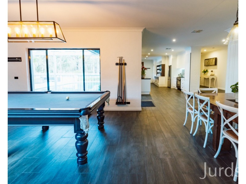 19 Brickmans Lane, Lovedale NSW 2325