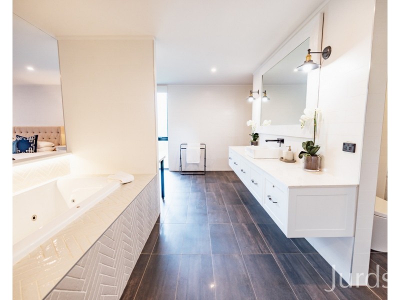 19 Brickmans Lane, Lovedale NSW 2325