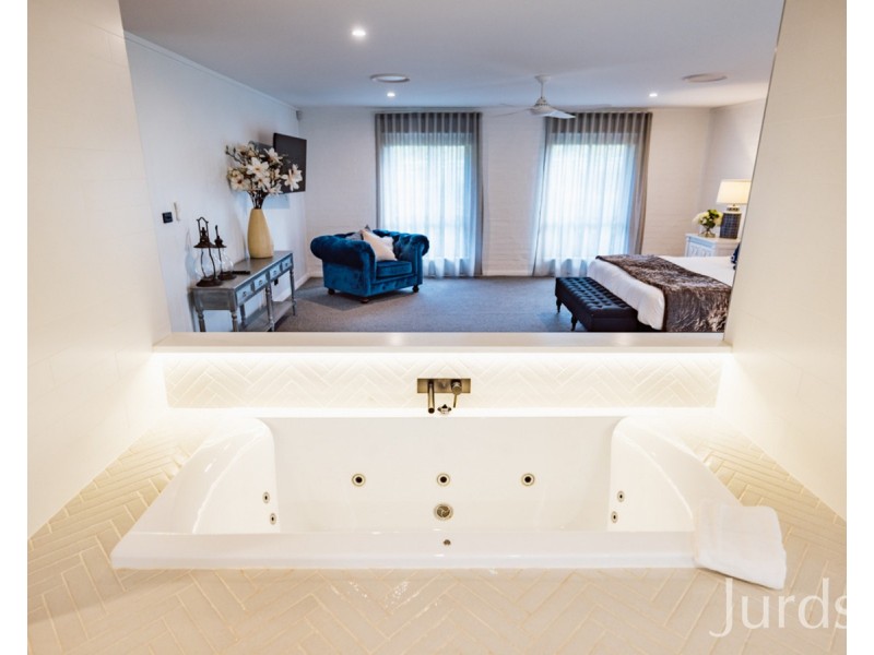 19 Brickmans Lane, Lovedale NSW 2325