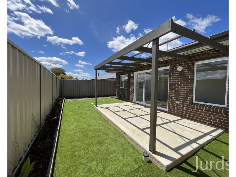 1+2/35 Evans Street, Cessnock NSW 2325