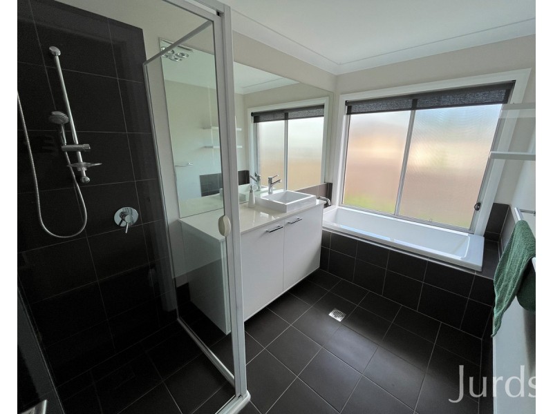 16 Kinnavane Road, North Rothbury NSW 2335