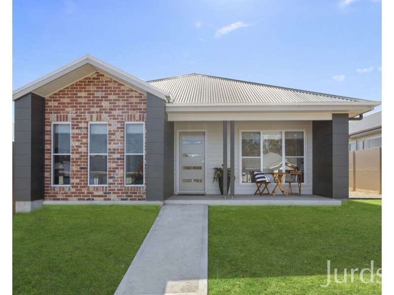 26 Wethered Crescent, North Rothbury NSW 2335