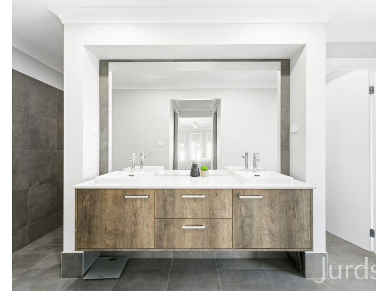 16 Moran Parkway, North Rothbury NSW 2335