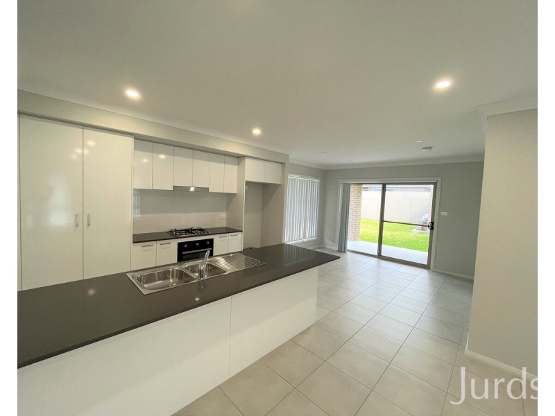 142 Triton Boulevard, North Rothbury NSW 2335