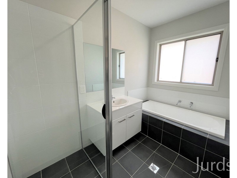 142 Triton Boulevard, North Rothbury NSW 2335