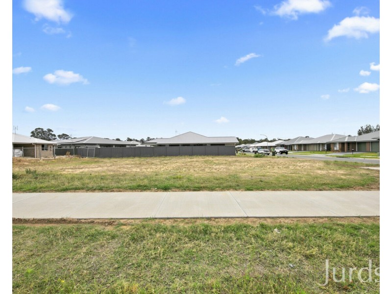 30 Lakeside Circuit, Cessnock NSW 2325