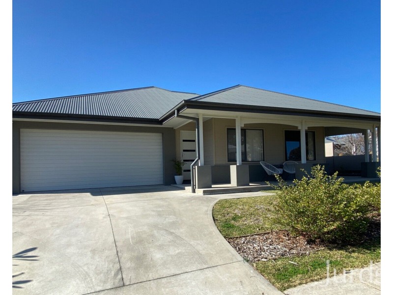 9 Abberton Parkway Drive, North Rothbury NSW 2335