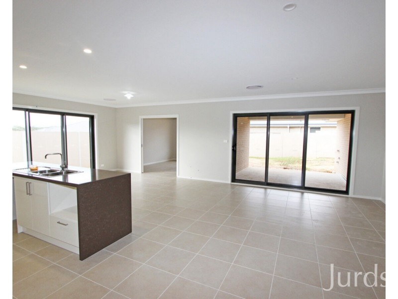 9 Abberton Parkway Drive, North Rothbury NSW 2335