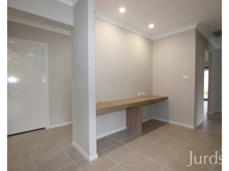 9 Abberton Parkway Drive, North Rothbury NSW 2335