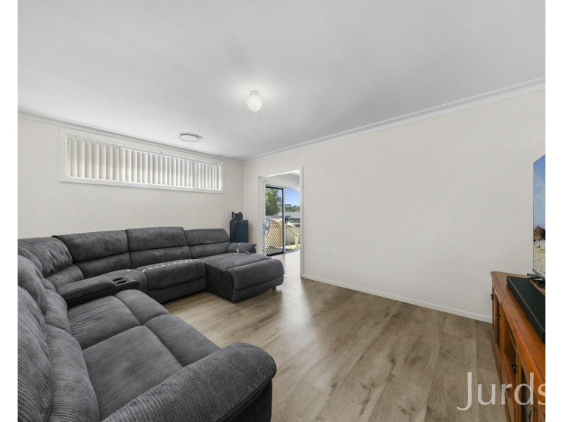 4 Fourth Street, Weston NSW 2326