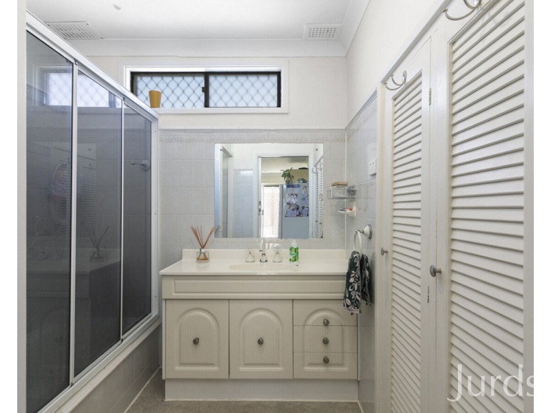 4 Fourth Street, Weston NSW 2326