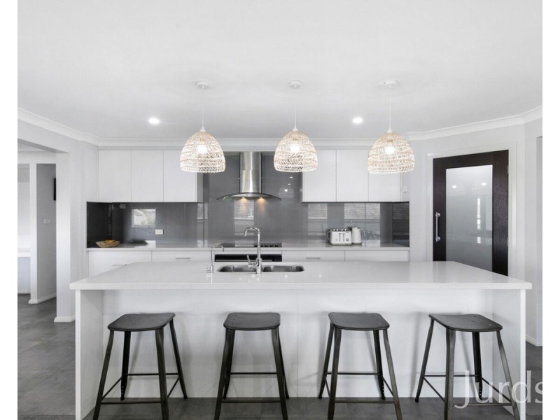 15 Abberton Parkway, North Rothbury NSW 2335