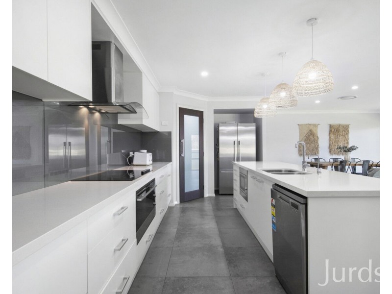 15 Abberton Parkway, North Rothbury NSW 2335