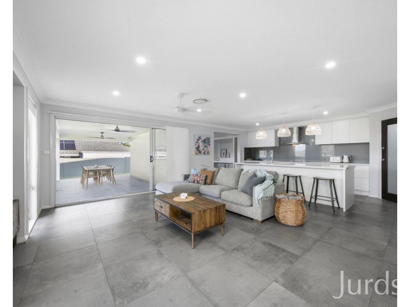 15 Abberton Parkway, North Rothbury NSW 2335