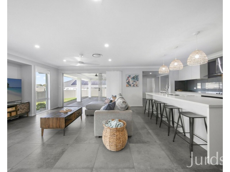 15 Abberton Parkway, North Rothbury NSW 2335