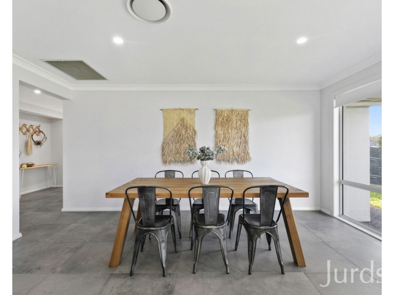 15 Abberton Parkway, North Rothbury NSW 2335