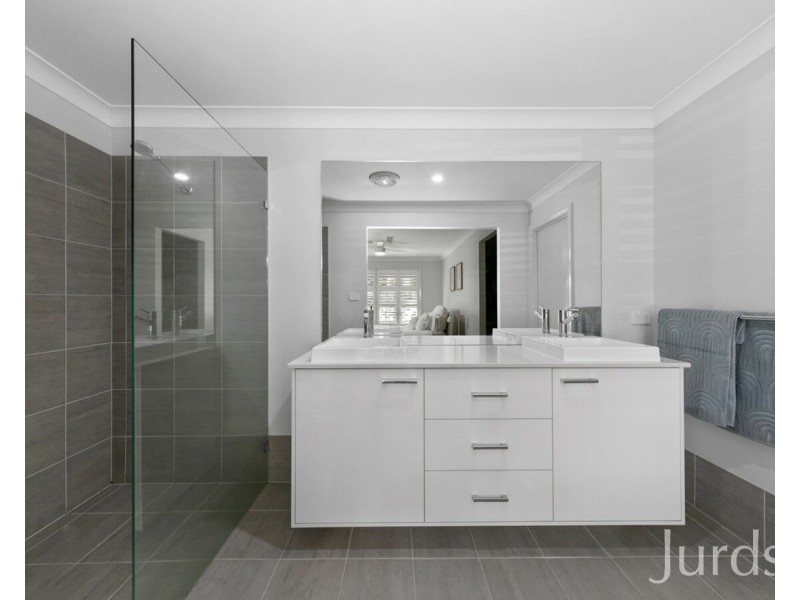 15 Abberton Parkway, North Rothbury NSW 2335