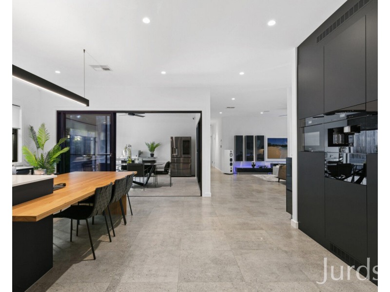 13 Liquid Amber Close, Pokolbin NSW 2320