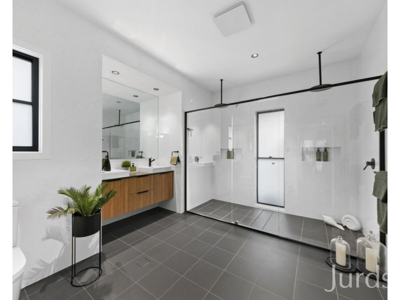 13 Liquid Amber Close, Pokolbin NSW 2320