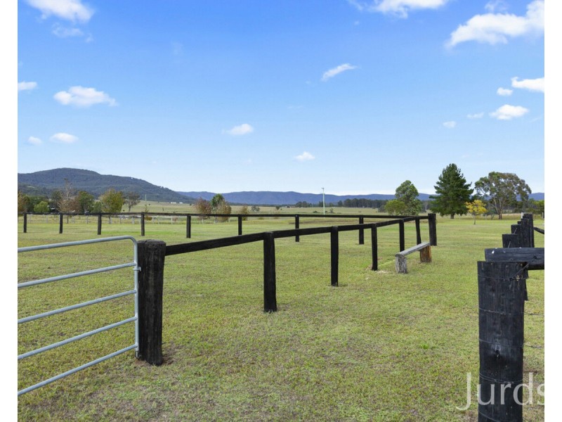 155 Barraba Lane, Quorrobolong NSW 2325