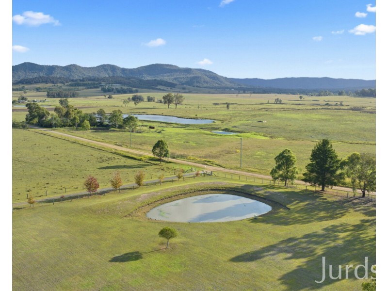 155 Barraba Lane, Quorrobolong NSW 2325
