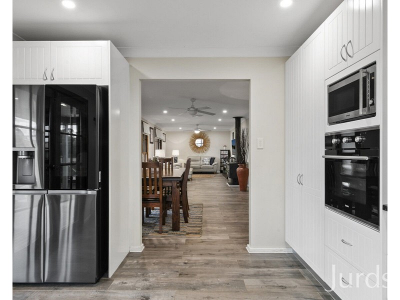 155 Barraba Lane, Quorrobolong NSW 2325