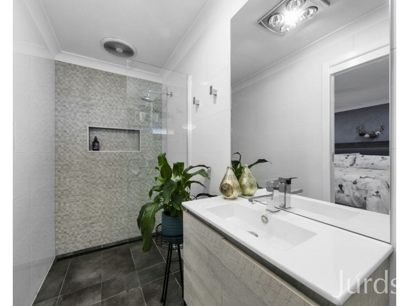 155 Barraba Lane, Quorrobolong NSW 2325