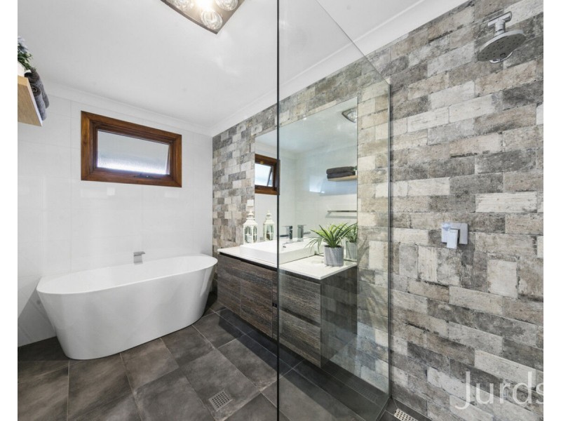 155 Barraba Lane, Quorrobolong NSW 2325