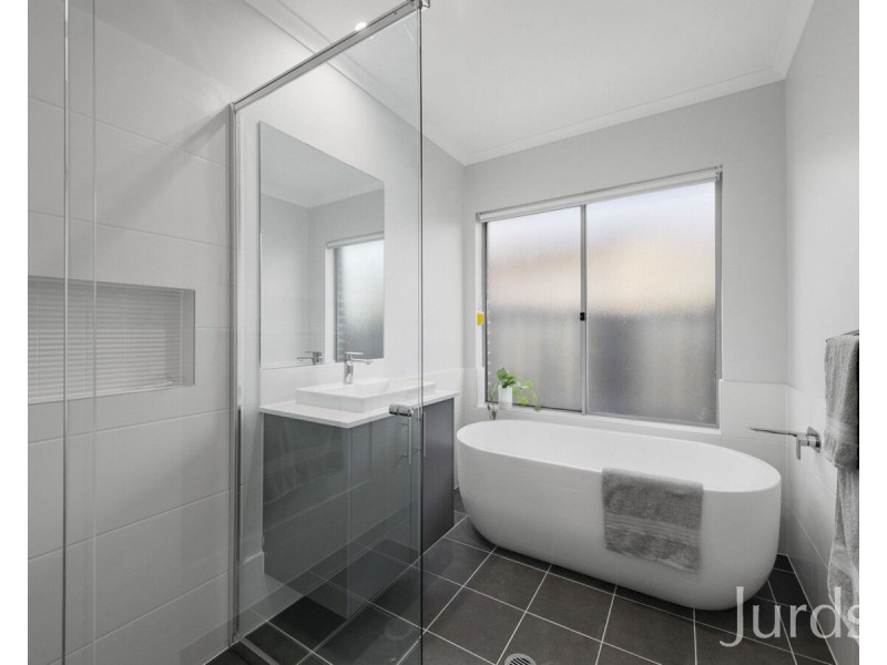16 (Lot 910) Sebonack Street, Heddon Greta NSW 2321