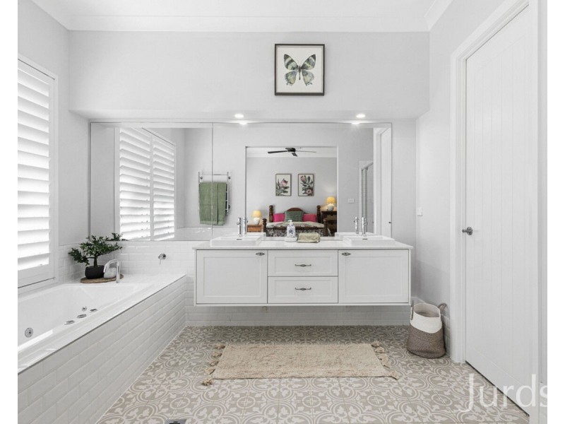 1564 Wine Country Drive, North Rothbury NSW 2335