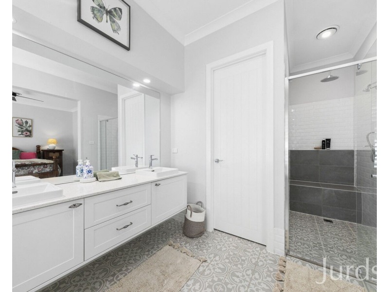 1564 Wine Country Drive, North Rothbury NSW 2335