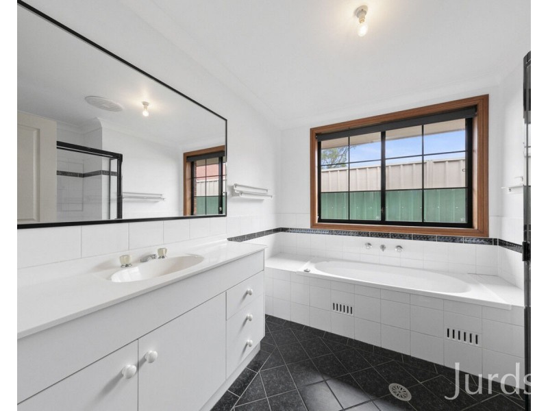 8 Mitchell Street, North Rothbury NSW 2335