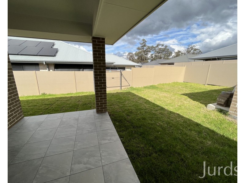 142 Triton Boulevard, North Rothbury NSW 2335