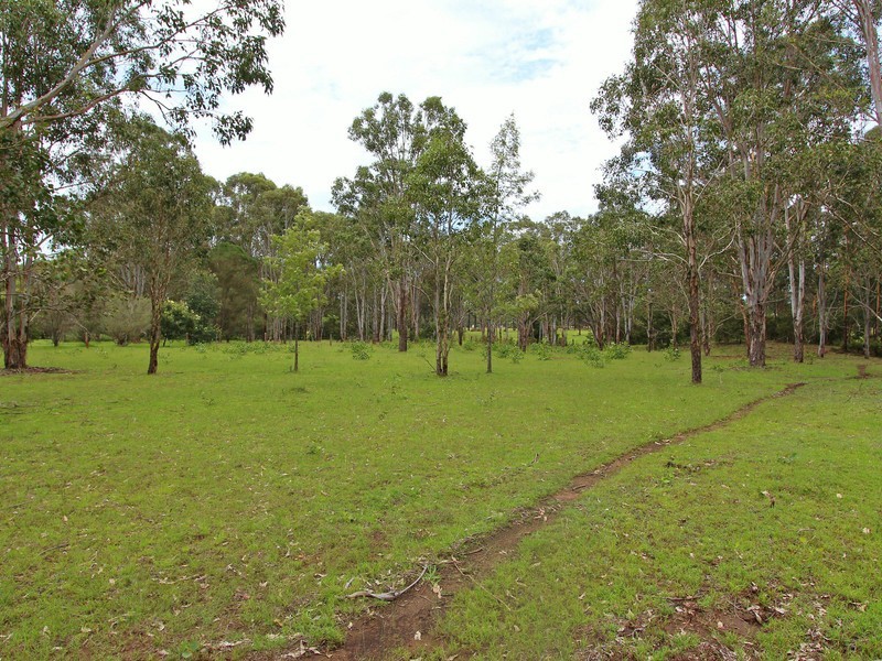 19 Brickmans Lane, Lovedale NSW 2325