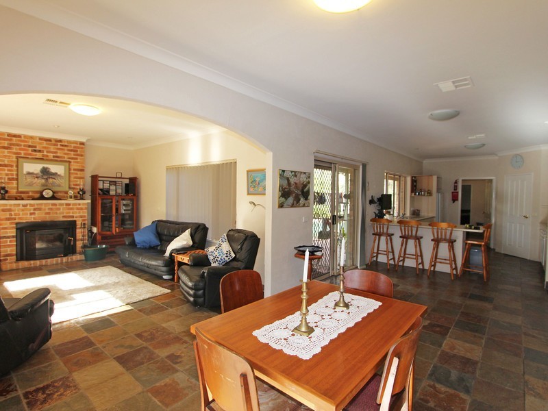 19 Brickmans Lane, Lovedale NSW 2325
