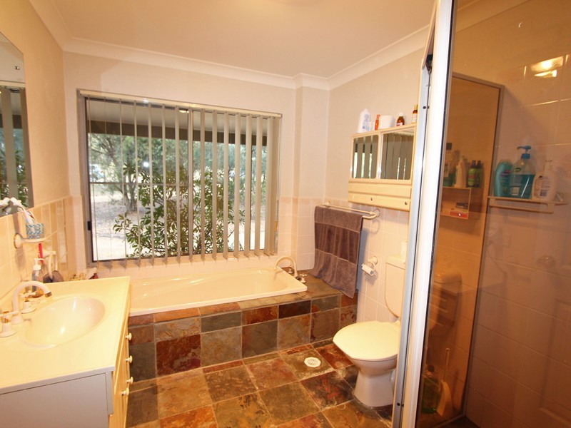 19 Brickmans Lane, Lovedale NSW 2325