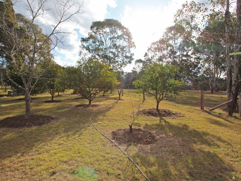 19 Brickmans Lane, Lovedale NSW 2325