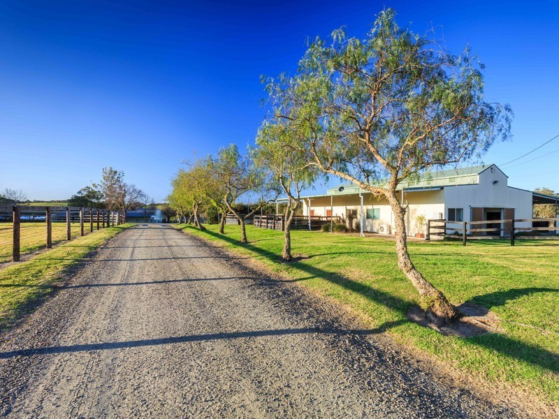859 Sandy Creek Road, Quorrobolong NSW 2325