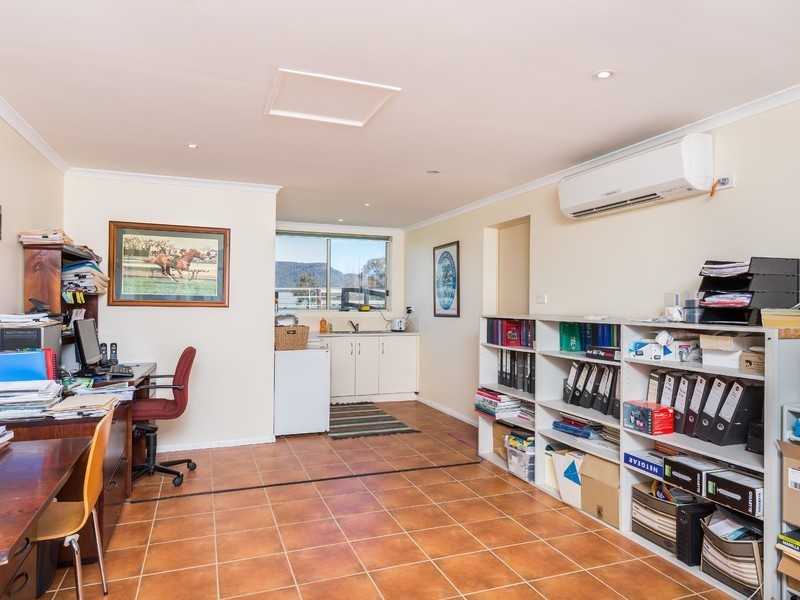 859 Sandy Creek Road, Quorrobolong NSW 2325