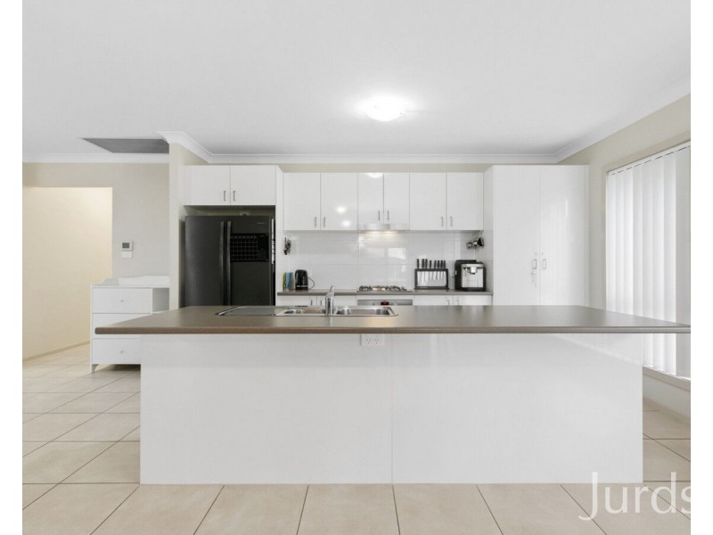 99 Tooze Circuit, North Rothbury NSW 2335