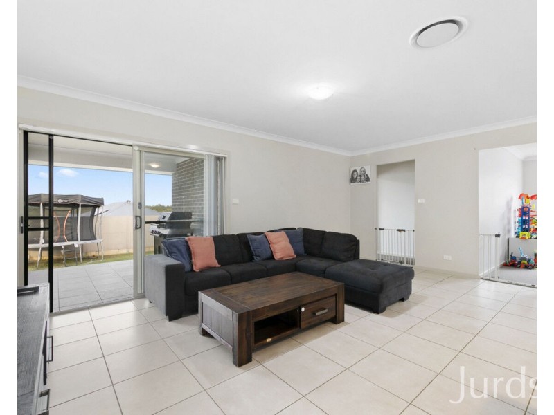 99 Tooze Circuit, North Rothbury NSW 2335