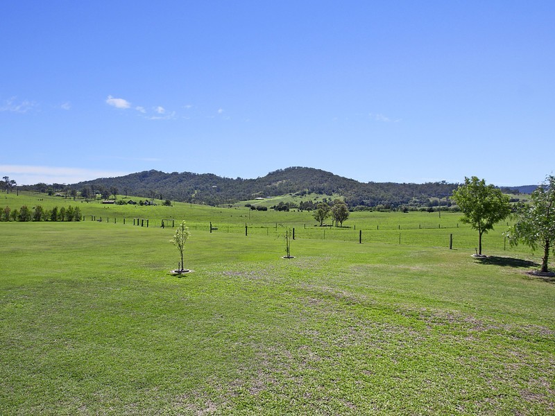 101 Knockfin Road, Luskintyre NSW 2321