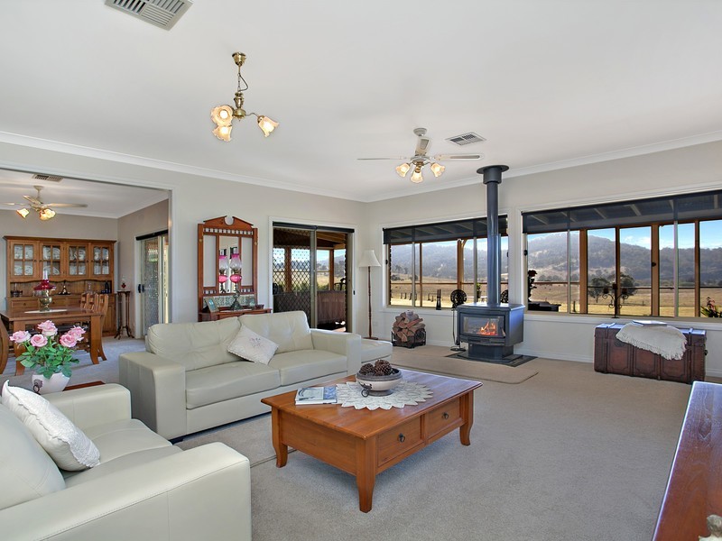 101 Knockfin Road, Luskintyre NSW 2321