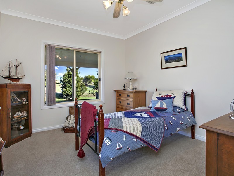 101 Knockfin Road, Luskintyre NSW 2321