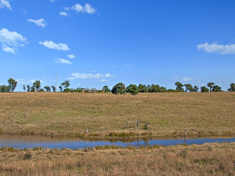 101 Knockfin Road, Luskintyre NSW 2321